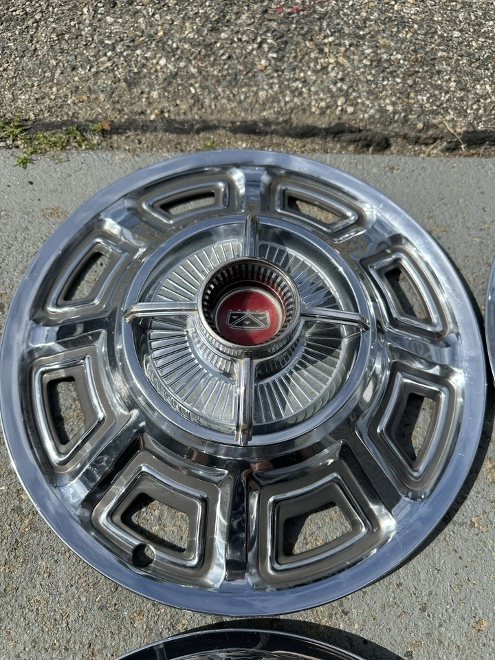 4 1966 Ford Fairlane 14” calotas giratórias tampas de roda bons motoristas 66 manchas - Imagem 3 de 4