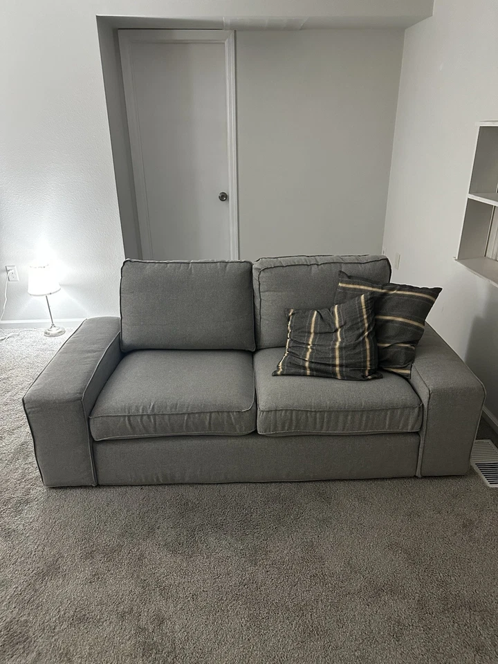 Sofá Love Seat Ikea Kivik - Excelente estado Foto 2 de 4