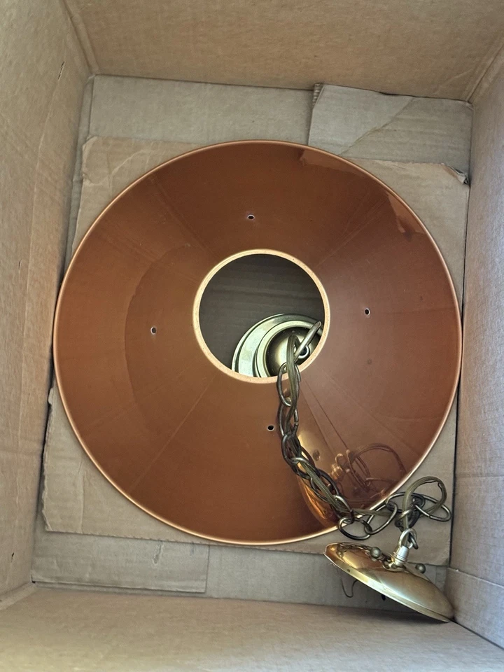 Luz de café country francés tono cobre Foto 4 de 4