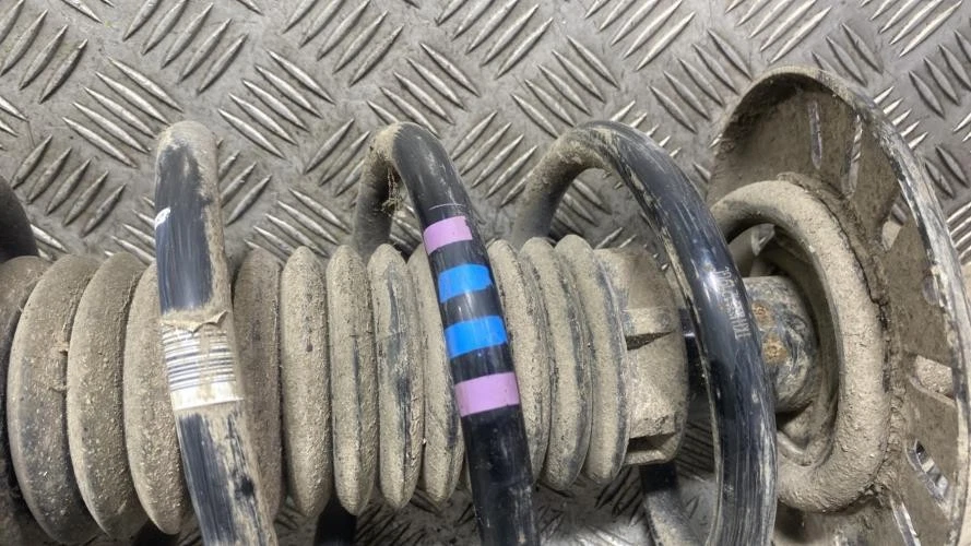 Amortisseur avant droit CITROEN JUMPY 3 M PHASE 1 9821596780 - Photo 2/4