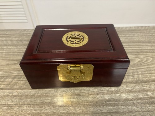 Stunning Vintage Solid Wooden Lockable Oriental Jewellery Box With Brass Details - Picture 2 of 24
