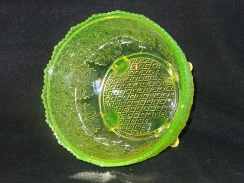1885 Gillander EAPG Pattern Glass Vaseline 4 Footed Bowl Maple Leaf - Picture 3 of 7