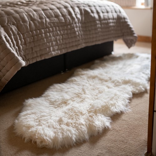 Double Natural Sheepskin Rug - Large 2 Skin White Extra Thick Fleece RRP £74.99 - Picture 4 of 5