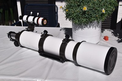 Teleskop TS Optics 127 mm Refraktor OTA 127/820mm mit  f/6,5 mit 9x50 Sucher