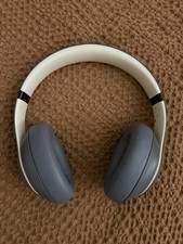 Beats by Dr. Dre studio pro  Gray/White Over-Ear Headband Headphones with Case
