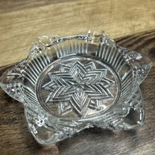 Vintage 6-Lobed Star Shaped Clear Glass Ashtray with Star-in Star Design 4.75”