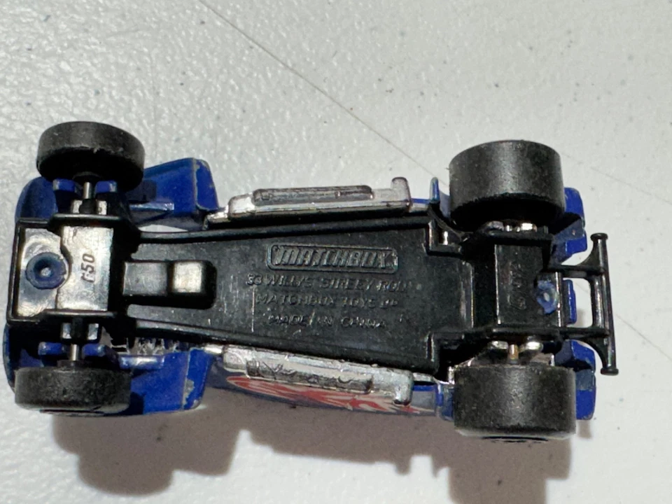Matchbox 33 Willy's Street Rod 1982 "313 White Heat" azul escala 1:50 - Imagem 3 de 4