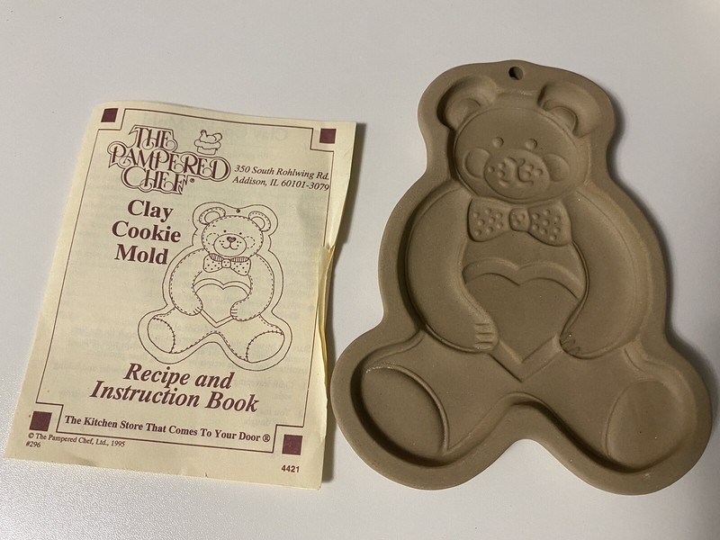 The Pampered Chef Teddy Bear Stoneware Cookie Mold 1991 Baking