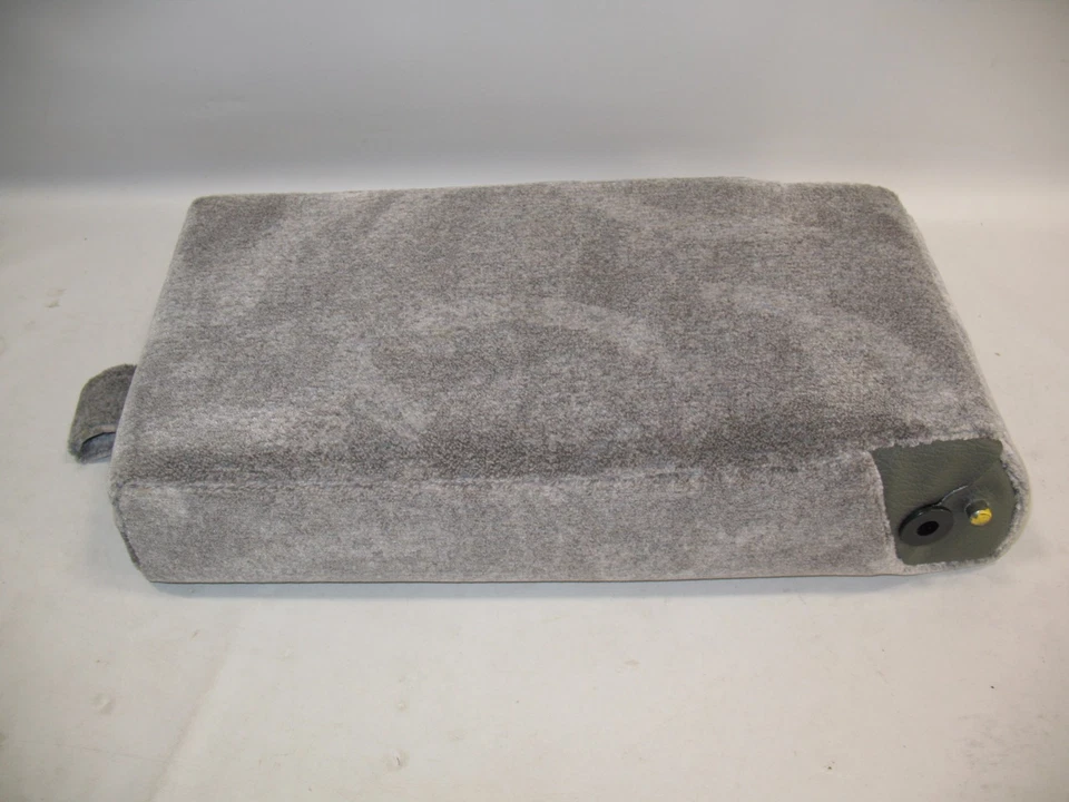 Novo OEM 1998-2002 Isuzu Trooper Assento Central Traseiro Braço Descanso Pano Reclinável Cinza - Imagem 3 de 4