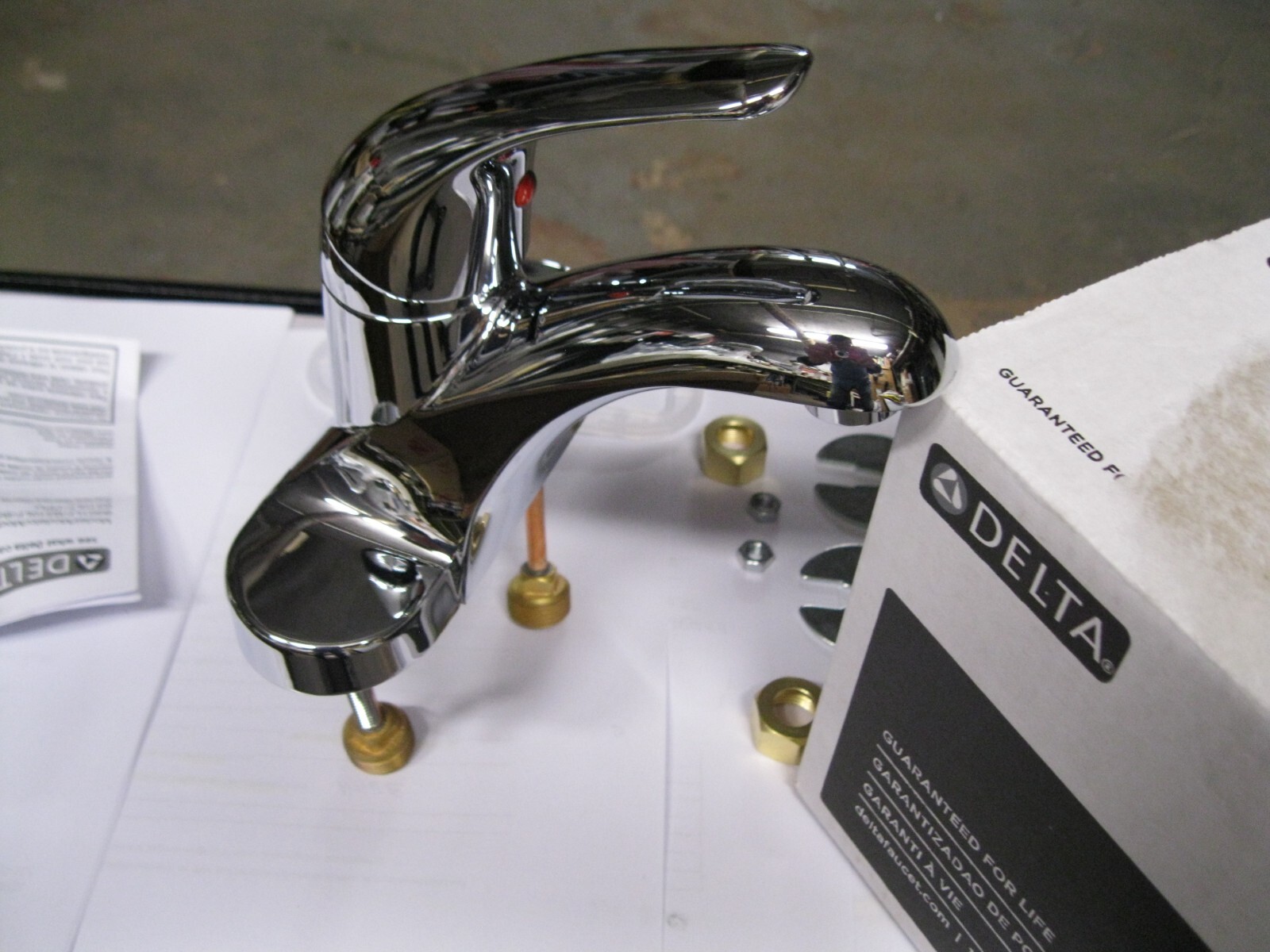 BRAND NEW DELTA FOUNDATIONS BATHROOM SINK SINGLE HANDLE FAUCETB501LF