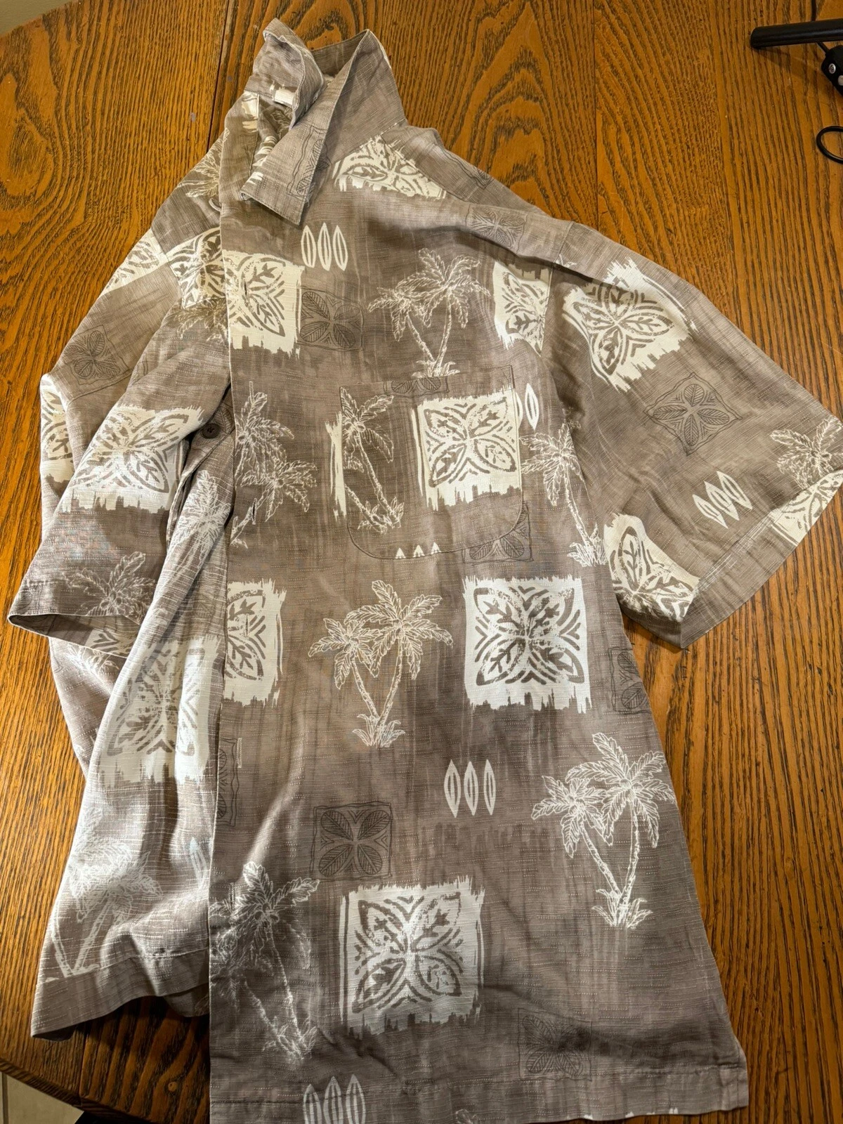 Tommy Bahama Men's Size XL Silk Blend Hawaiian Short Sleeve Button Up Shirt