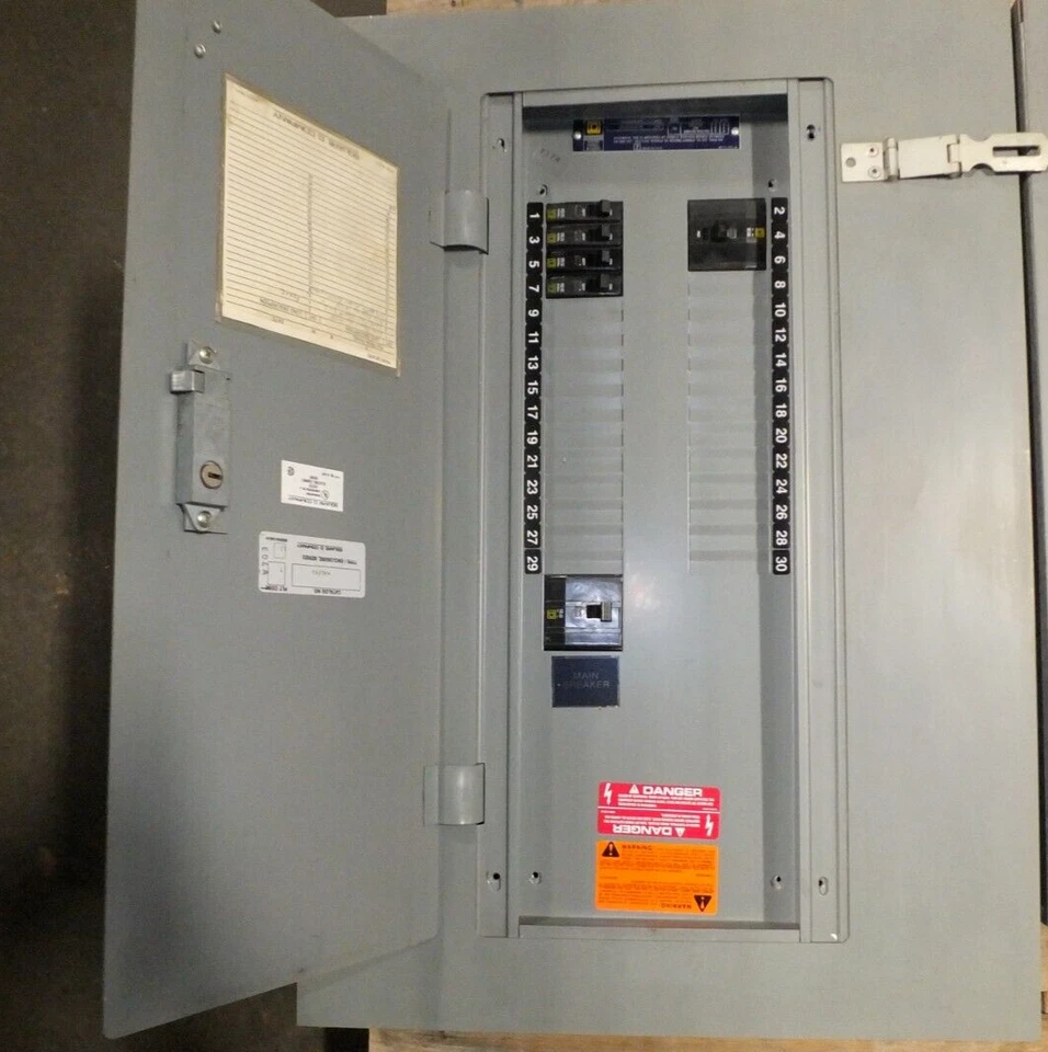 PANEL INTERRUPTOR PRINCIPAL CUADRADO D - NQOD430M100 - 100 A - 208/120 V # 255 Foto 2 de 4