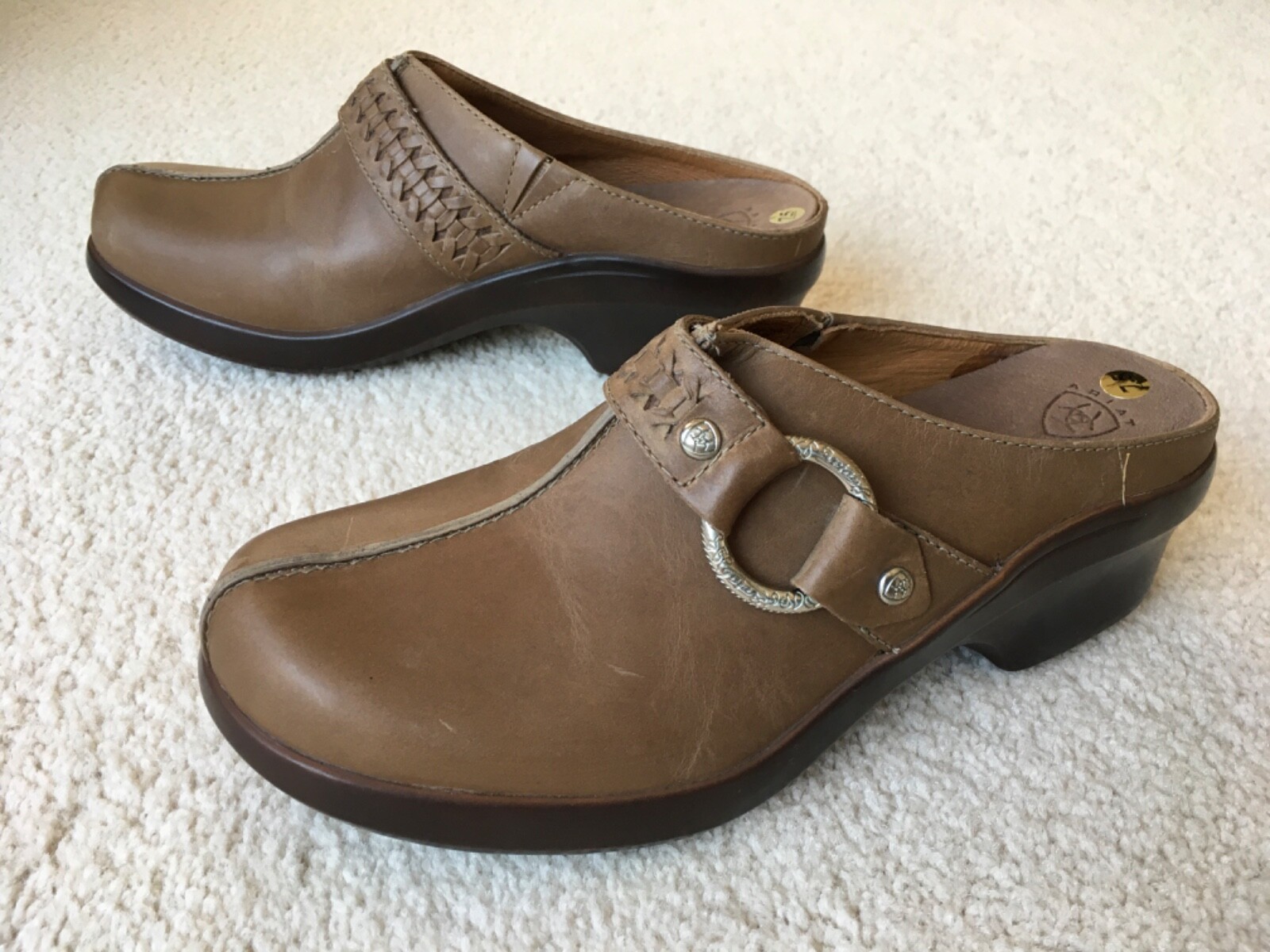 WOMENS ARIAT SHASTA MULES IN WET SAND TAN  SIZE 7.5 B BRAND NEW IN BOX RARE!