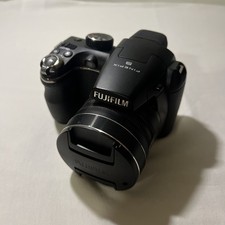 Fujifilm Finepix S4200 digital camera 24X Zoom at 14 MP