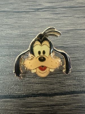 Small The Walt Disney Company Vintage Goofy Smiling Head Pin