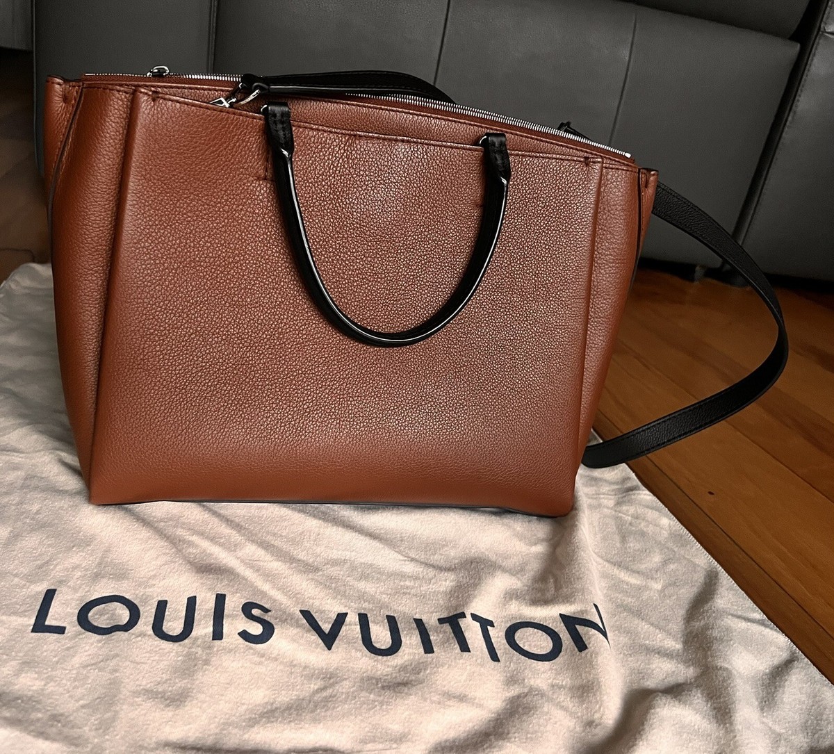 Pre Owned LOUIS VUITTON Lockmeto Brown Caramel Black White Leather