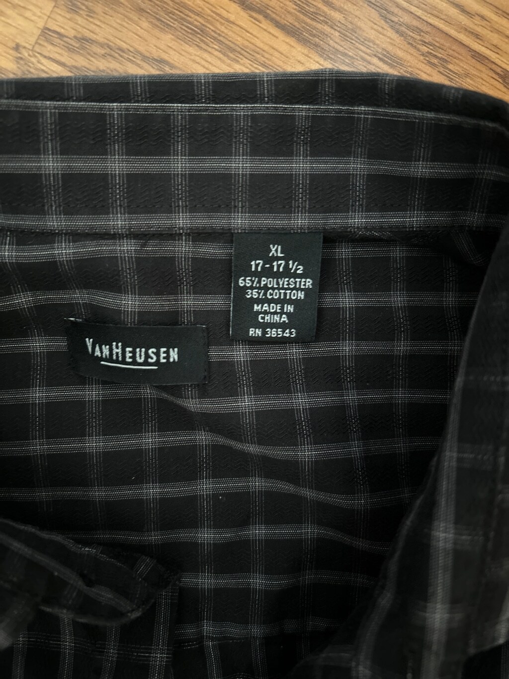 Men's Van Heusen Button Down Shirt XL Black Gray Plaid, Pre-Owned thumbnail 4