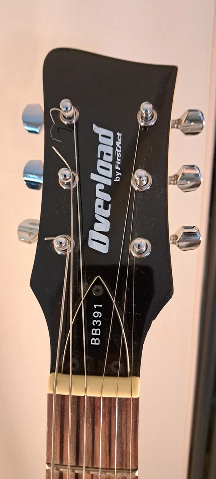 First Act BB391 Electric Guitar – w/ Case, Strap & Picks – Black - Image 3 of 4