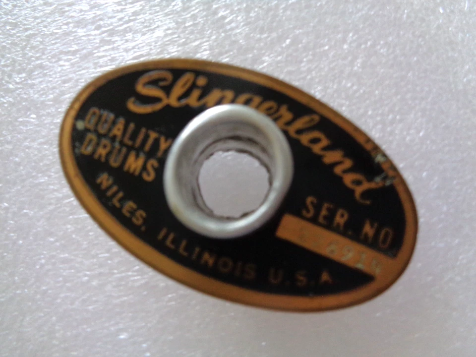 1960s VINTAGE SLINGERLAND  BLACK  & BRASS COLOR  BADGE MADE IN NILES , ILL. USA - Image 4 of 4