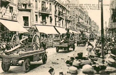 Orleans Loiret Les Fetes de la Victoire Le Defile rue 