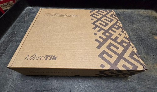 CRS504-4XQ-IN: New Mikrotik cloud router switch w/ 1xGigE & 4x 100Gbit SFP ports - Picture 3 of 3