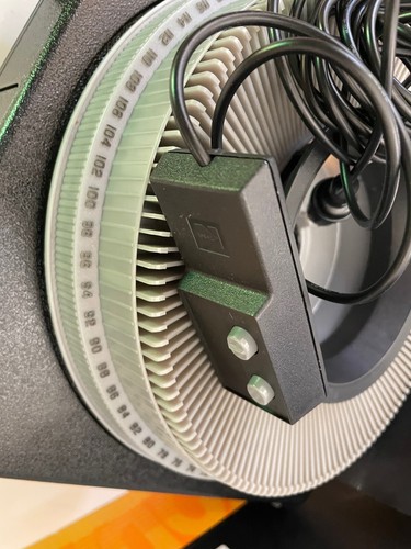 Kodak Carousel 4600 Slide Projector with Lens Remote 140 Count Slide Carousel - Picture 3 of 9