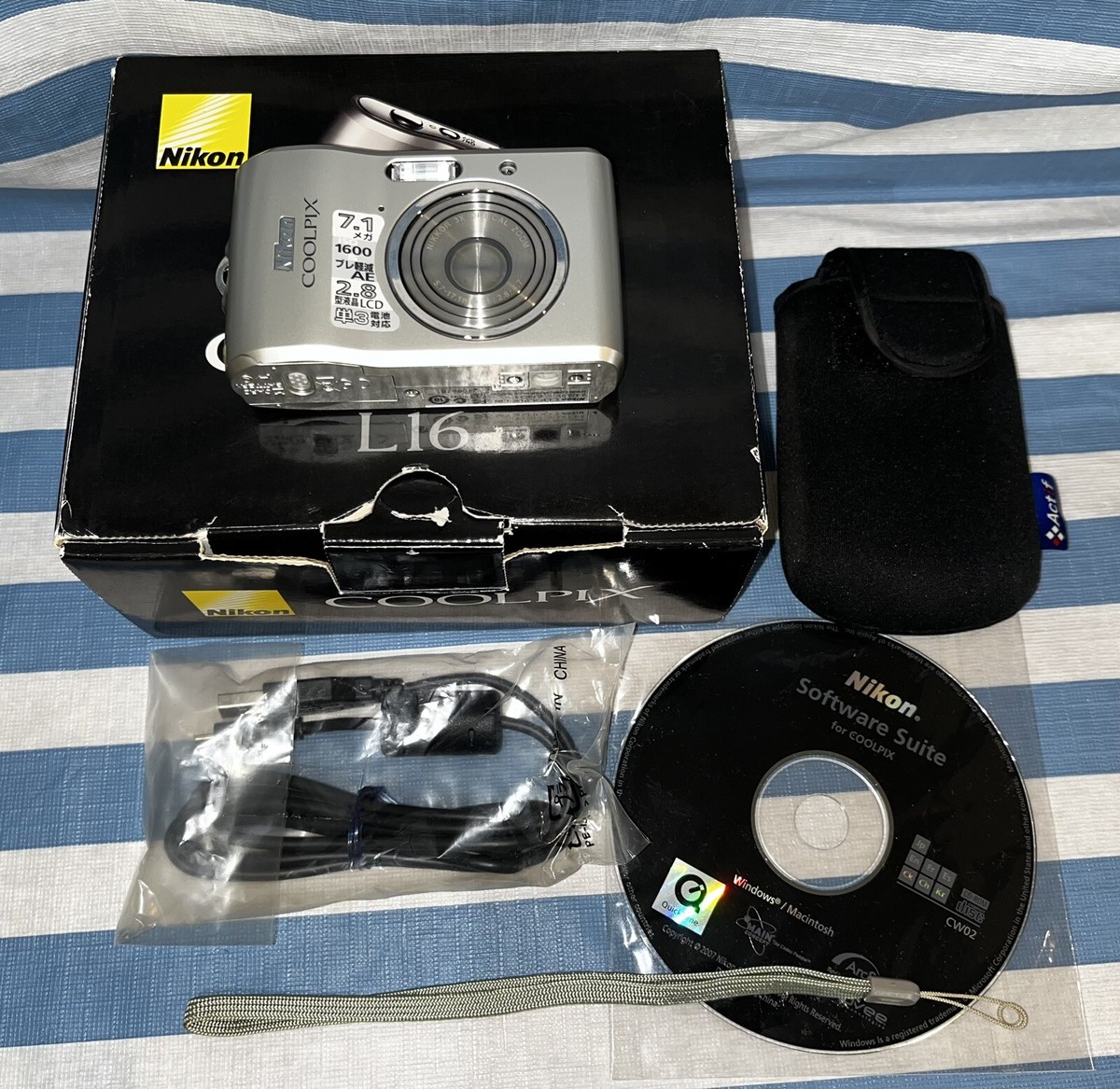 Nikon COOLPIX L16 Silver,7MP,3x,f/2.8,2.8inc,AA*2 EXC