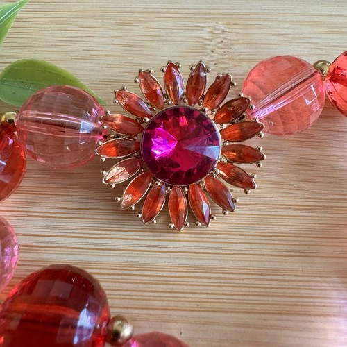 Kate Spade New York Red & Pink Lucite Beaded 35" Necklace w/Daisy Flower Clasp - Picture 3 of 8