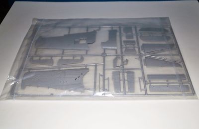 TRUMPETER F6F-5N 02259  PARTS SPRUE D-STRBD WING ASSEMBLY+MORE 1/32