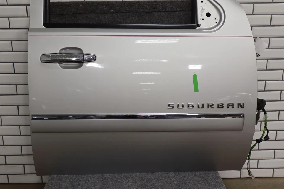 2007-11/14/10 Chevy Suburban GMT900 Right Passenger Front Door W/Glass Foto 3 de 4