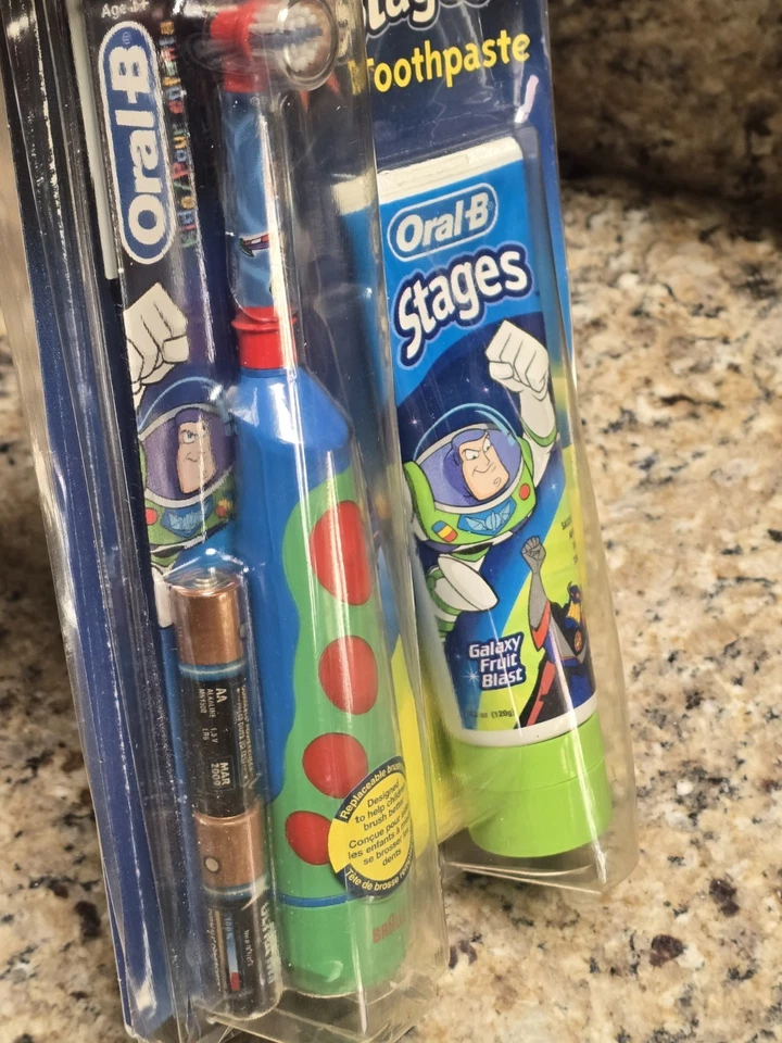 Escova de Dentes Disney Pixar Oral-B Toy Story Buzz Lightyear NOVA VINTAGE 2002 - Imagem 2 de 4