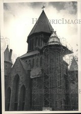 1989 Press Photo Scaffolding wraps part of church in Schenectady, New York