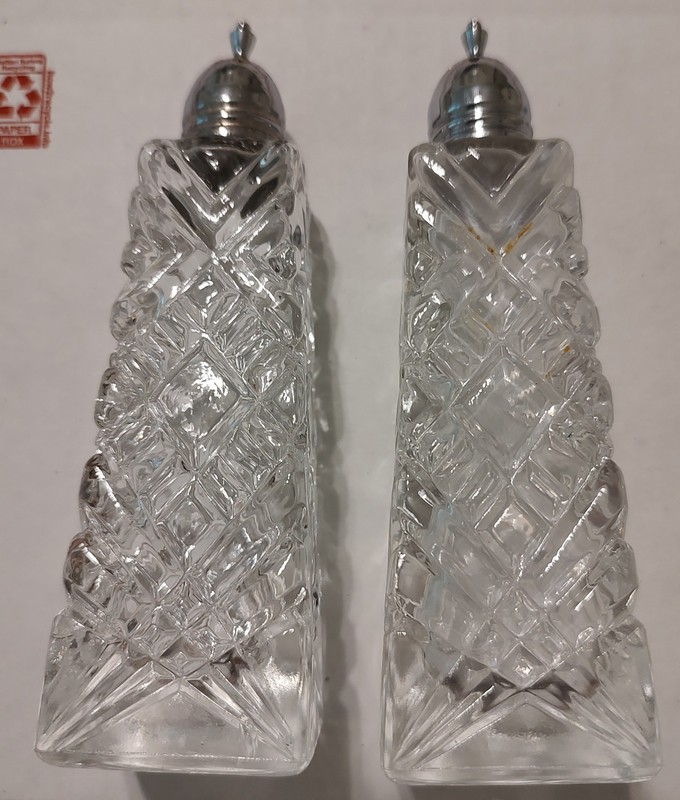 2 Pair Of Vintage Glass Salt & Pepper Shakers