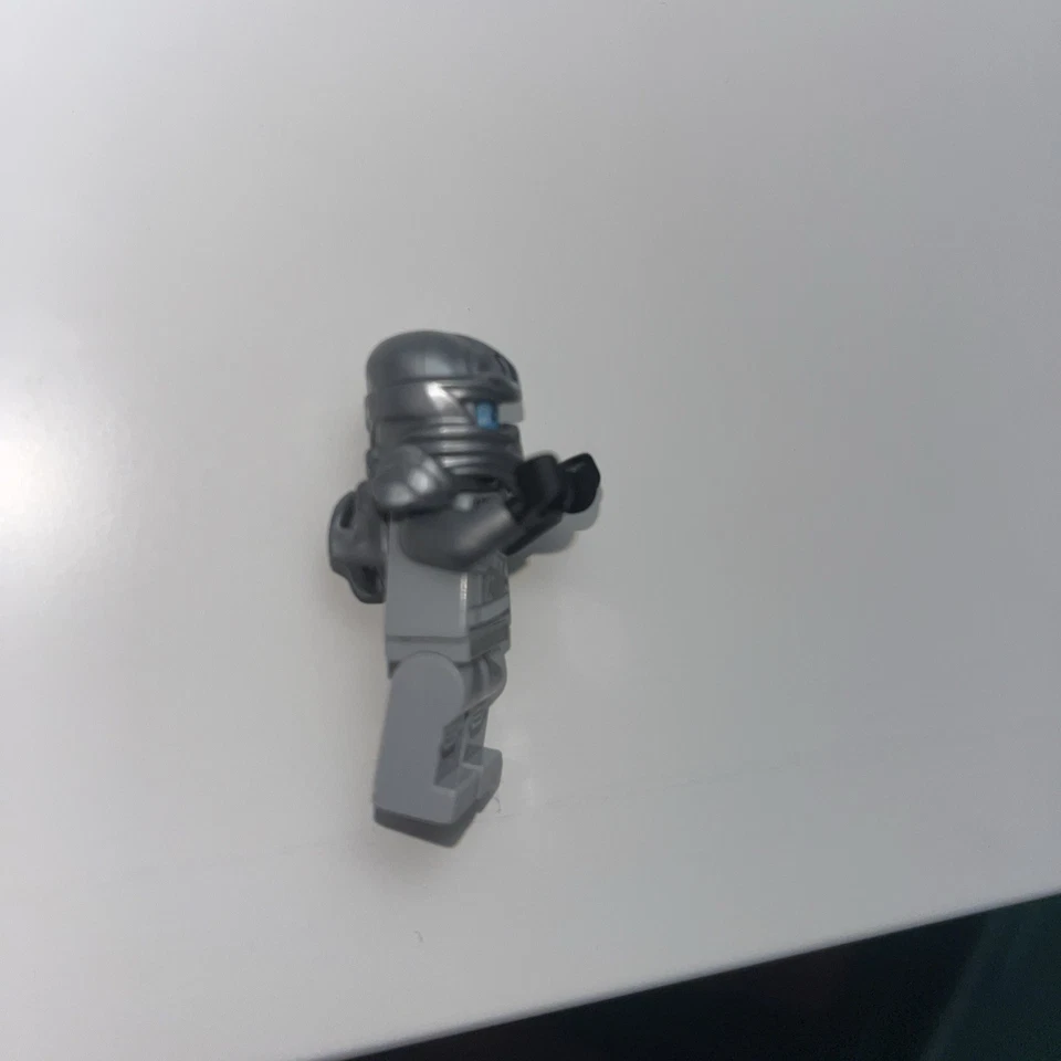 LEGO Titanio Zane Ninjago Minifigura Plateada Del Set 70748 Usado Foto 3 de 4