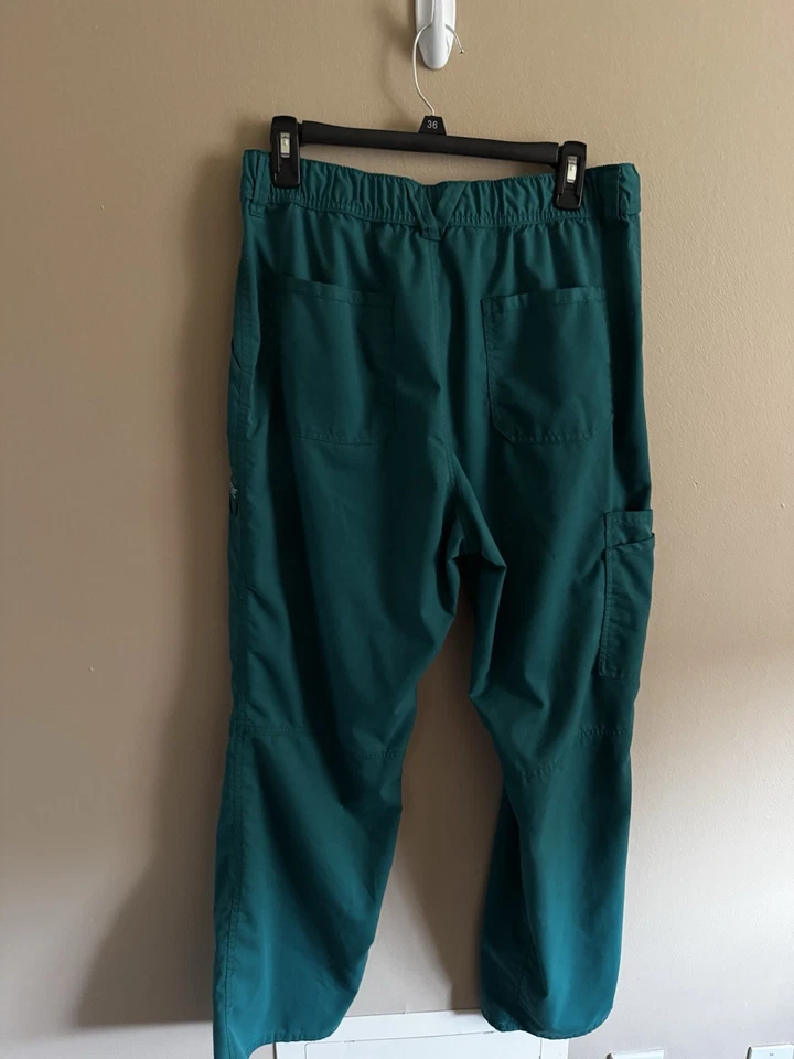 Pantalones Médicos Cherokee Workwear Verdes con Cintura Elástica Talla Mediana Foto 2 de 3