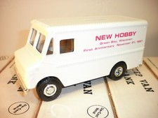 N.E.W. Hobby Green Bay WI Ertl Scale Step Van Truck Bank Rare 1987 9479