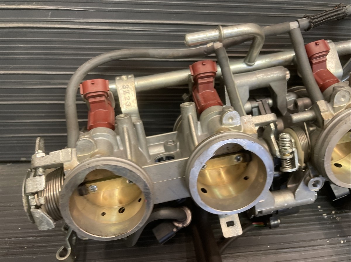 2014 Kawasaki Ninja ZX14R Throttle Bodies Fuel Injectors 2014 Kawasaki Ninja ZX14R Throttle Bodies Fuel Injectors