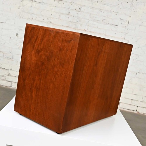 Mid Century Modern Scandinavian Modern Walnut Magazine Rack or File Box Containe - 第 5/14 張圖片
