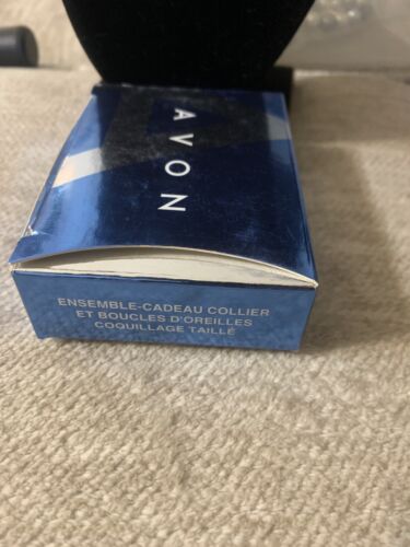 Set collana e orecchini firmati Avon conchiglia intagliata 18" - Foto 15 di 16