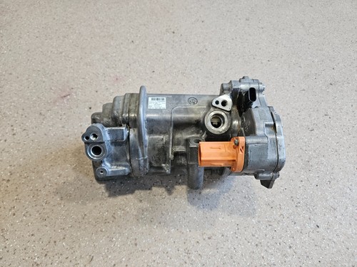 Air Conditioning Compressor Mercedes 254 2.0 Hybrid A0008305304 - Picture 3 of 9