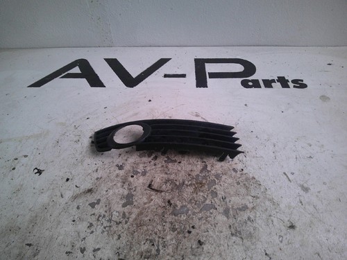 Audi A4 8E Frontstoßstange Stoßstange Nebelscheinwerfer Gitter rechts 8E0807682A