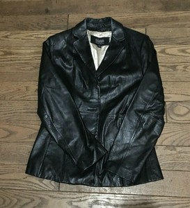 jaqueta de couro tipo blazer