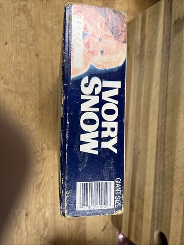 Vintage Giant Ivory Snow Laundry Detergent Powder Soap 32oz Open 1970s Prop - Picture 14 of 14