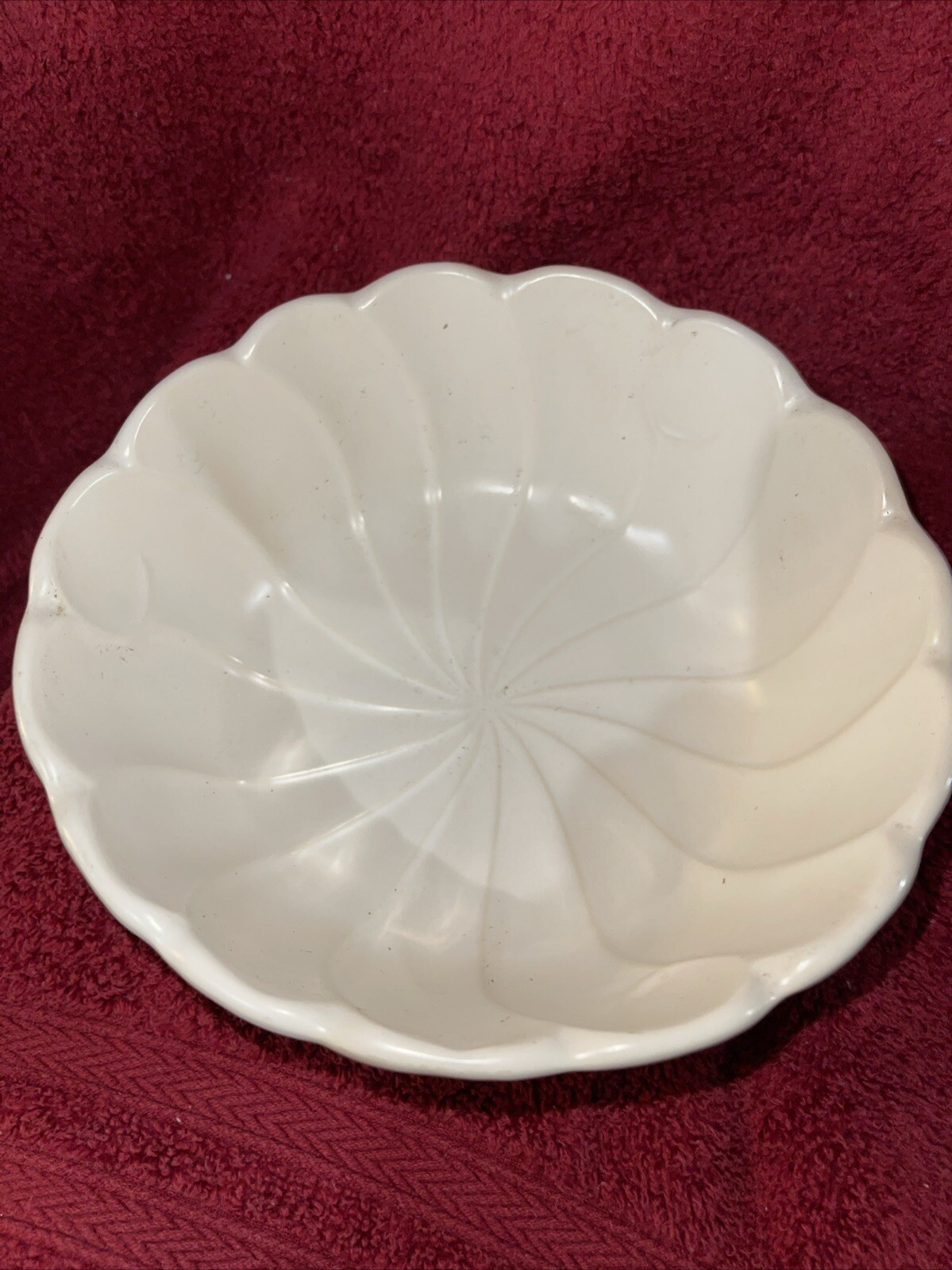 Hull regal planting dish number 315 made in the USA Falak Tayyeb