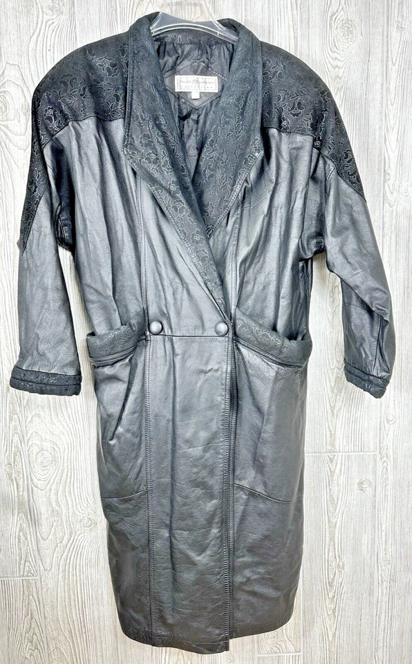 Jaqueta Trench Coat Feminina Vintage Maggie Lawrence Couro Longa Preta Tamanho G/XL?