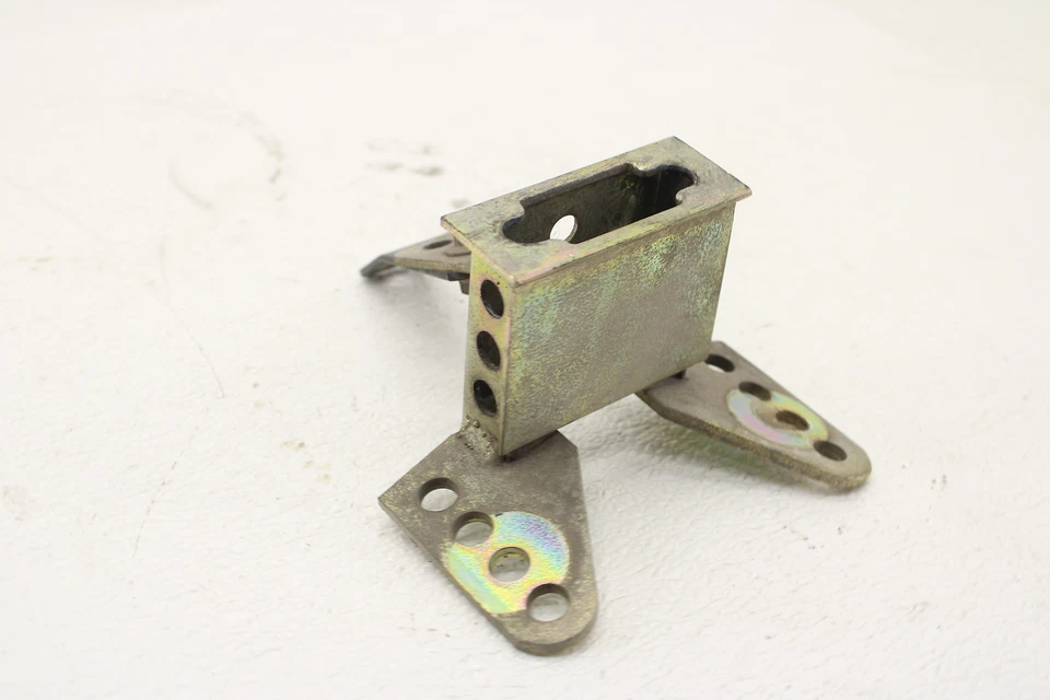 Крепежный кронштейн кронштейн для сиденья скольжения для Harley Davidson Road 99-06 годов выпуска - Изображение 2 из 4