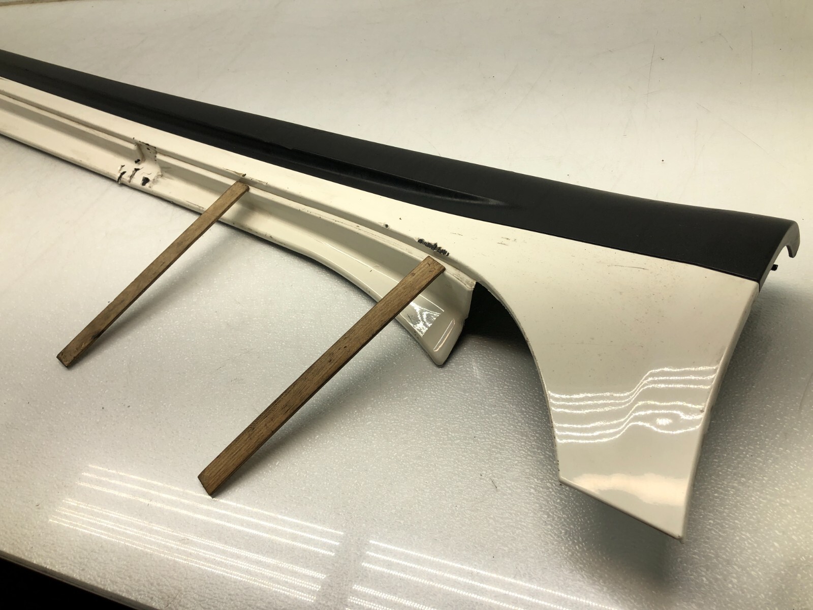 2014-2017 MASERATI GHIBLI 3.0L RIGHT PASSENGER SIDE SKIRT ROCKER PANEL OEM.