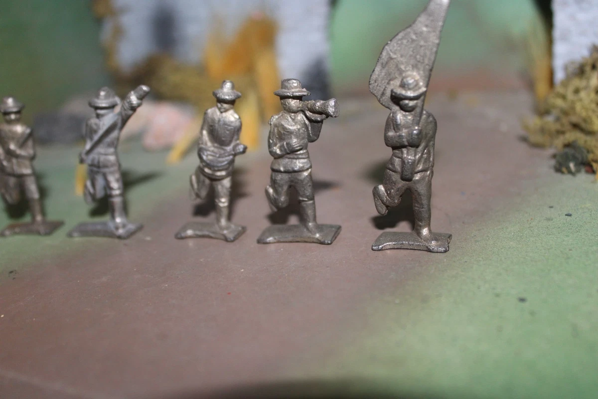 GREY KLIP IRON Toy Soldiers Set GC #3 COMPANY "C" CHARGING CIRCA 1930