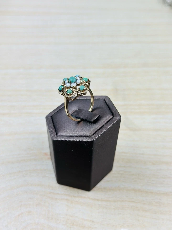 turquoise 9ct gold ring , With Small Pearls, Vintage And Hallmarked  - Image 4 of 4