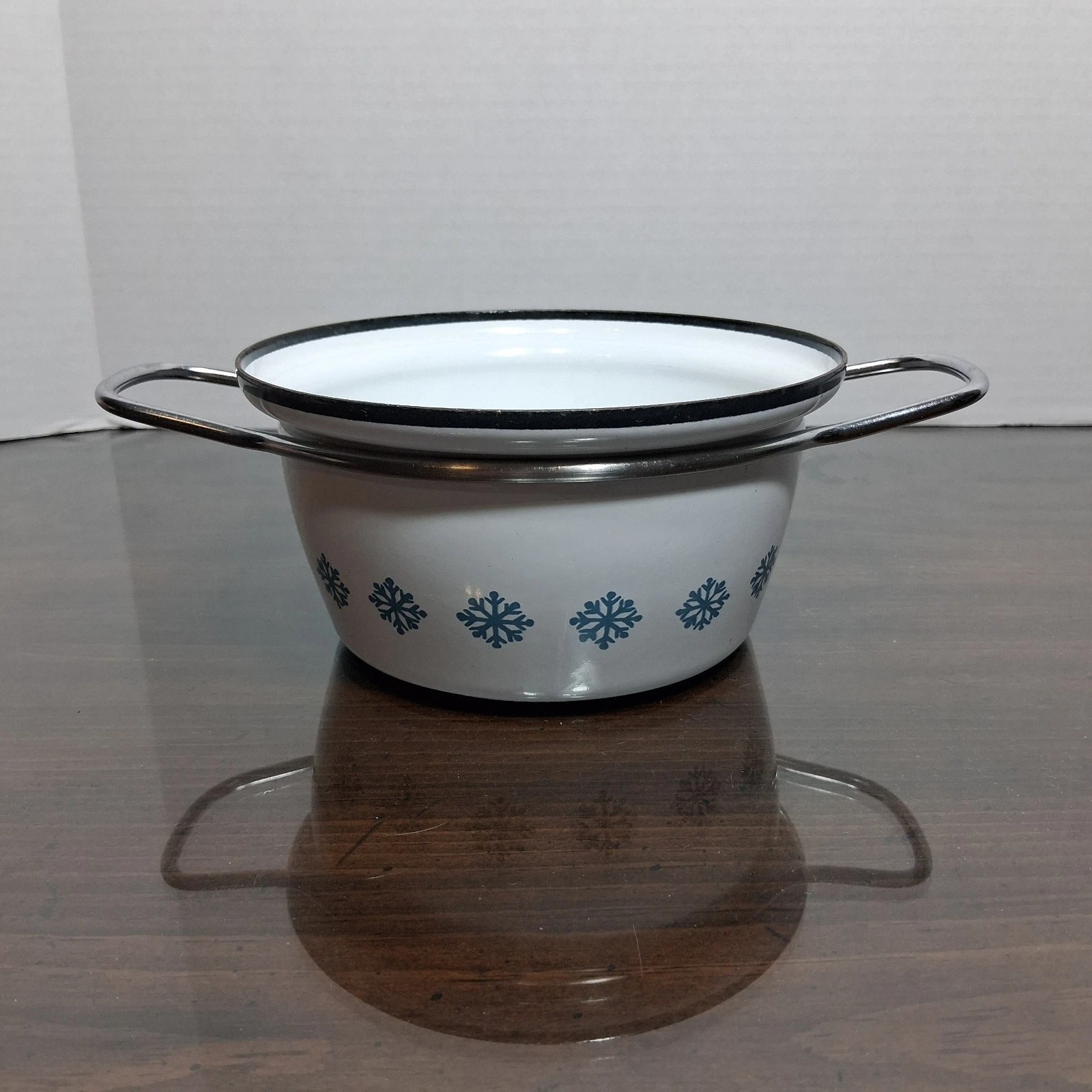 Cathrineholm Norway MCM Blue Snowflake Dutch Oven Pot, no lid